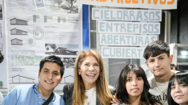 La jefa de Gabinete de Avellaneda, recorrió la “Expo Escuelas Técnicas 2025”