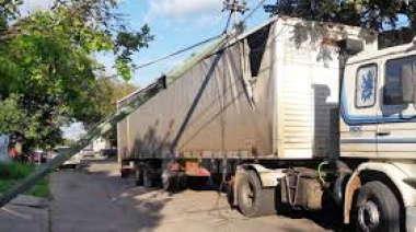 Otro camión que cortó un cable