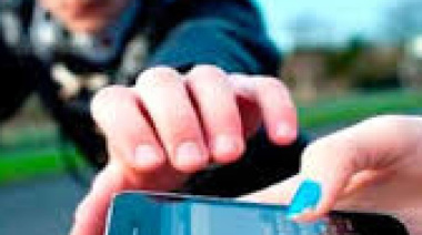 Le vaciaron las cuentas tras robarle el celular