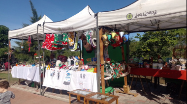 Feria de microemprendedores en el Parque del Río