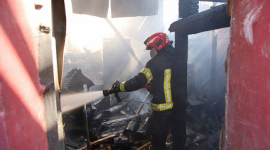 Incendio en Sarandí afectó a tres viviendas. Vecinos afirman que fue "una tragedia anunciada"